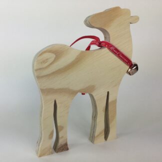 Hert zonder gewei, achteromkijkend