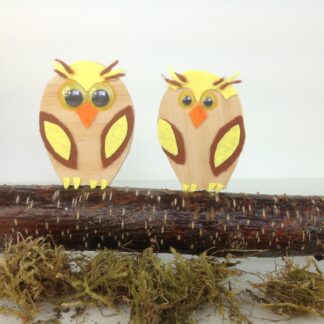 Groepje van twee uilen met gele en bruine accenten