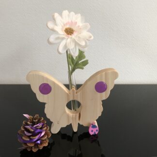 Vlinder(vaasje) met cabochons in paars