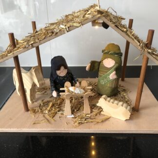 Kerststal (met ledverlichting) en Jozef, Maria en kindje in kribbe