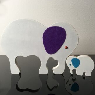 Olifantenmoeder met jong (wit)