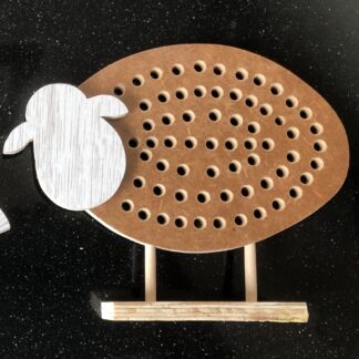 Borduurschaap staand 14 cm