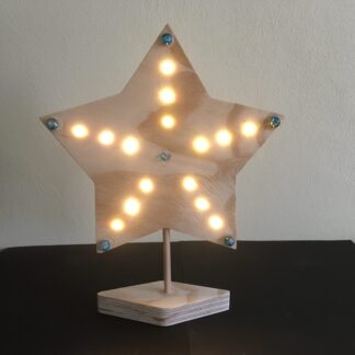 Houten ster met ledverlichting en blauwe kraaltjes