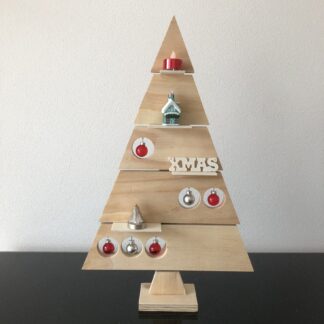 Houten kerstboom met kerstballetjes (57 cm)