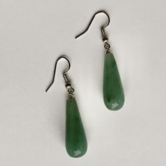 Oorbellen met groene agaat (kegelvormig)