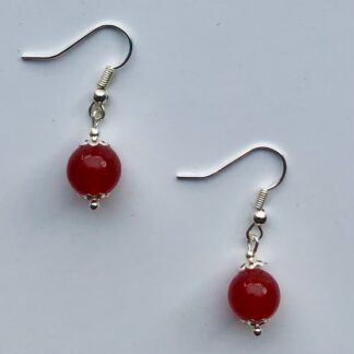 Oorbellen met 1 kraal rode jade
