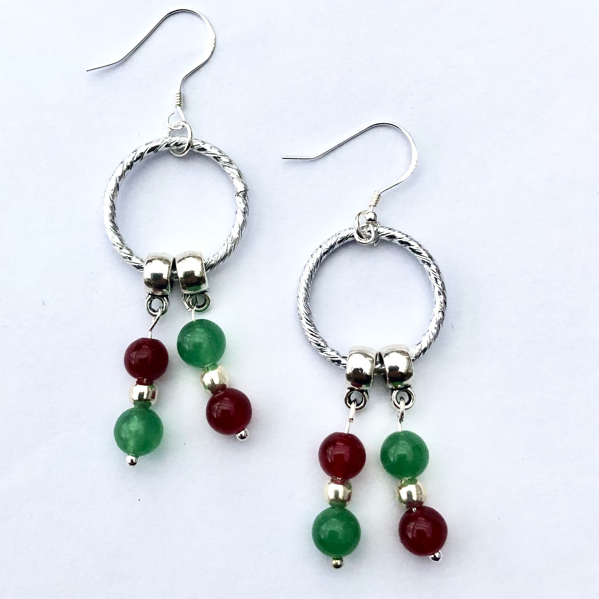 (Kerst)oorbellen met groene en rode jade